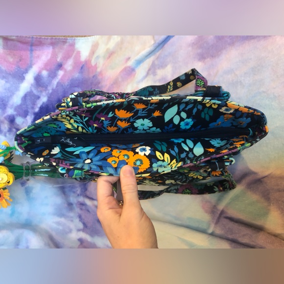 Vera Bradley Tote - Picture 5 of 15